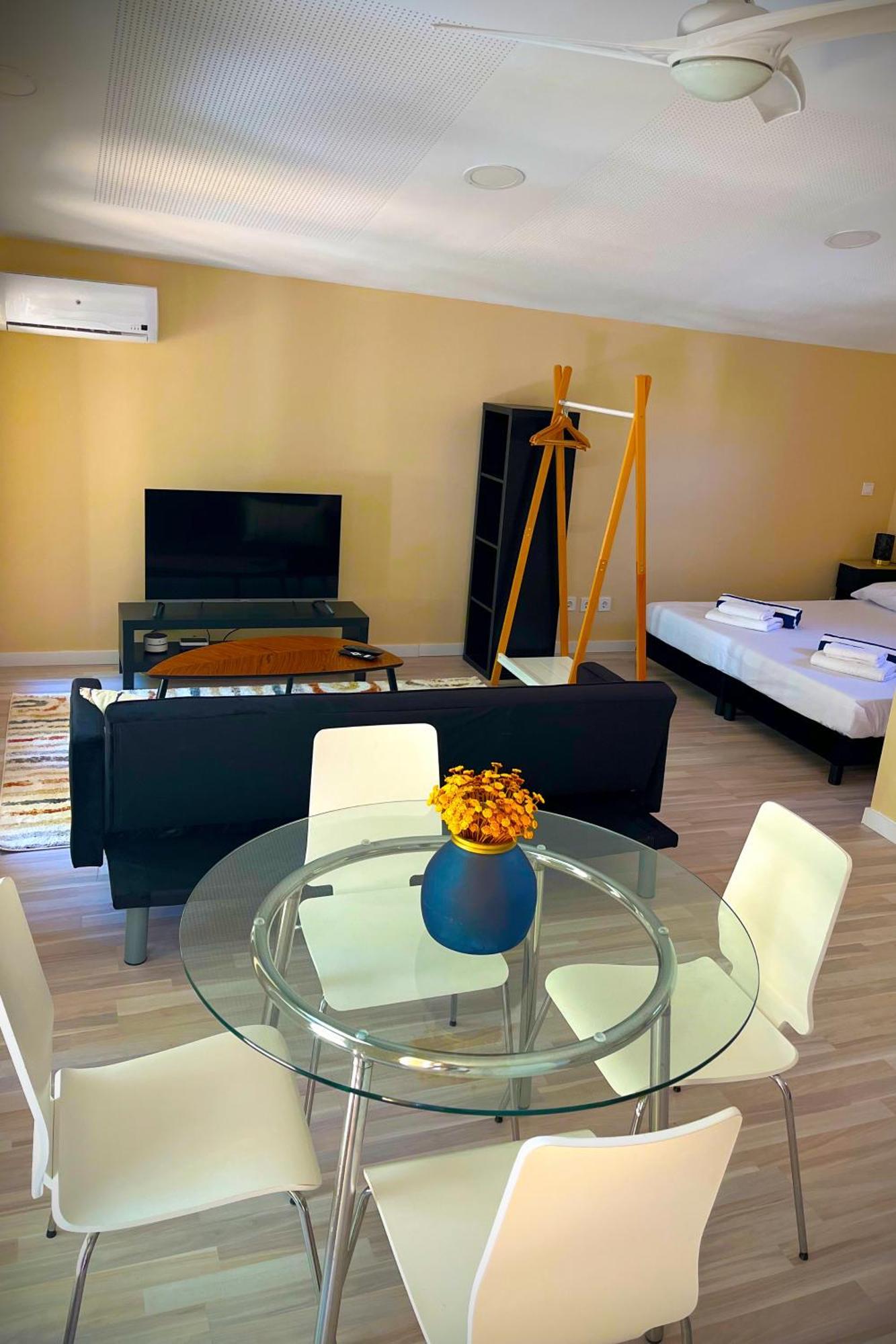 Fee4Me Cabin With Pool And Garden 산마틴데라베가 외부 사진